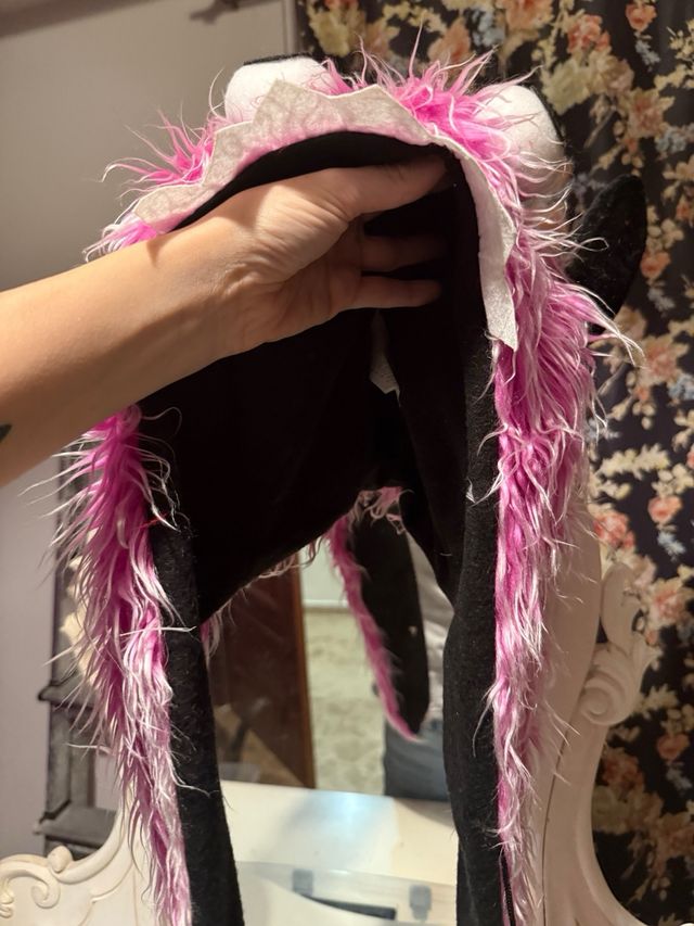 Berretto mostro rosa e nero