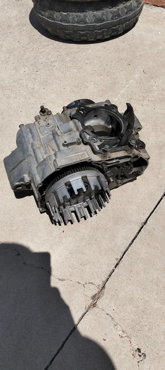 Caja de cambios y carter Suzuki LTZ 400