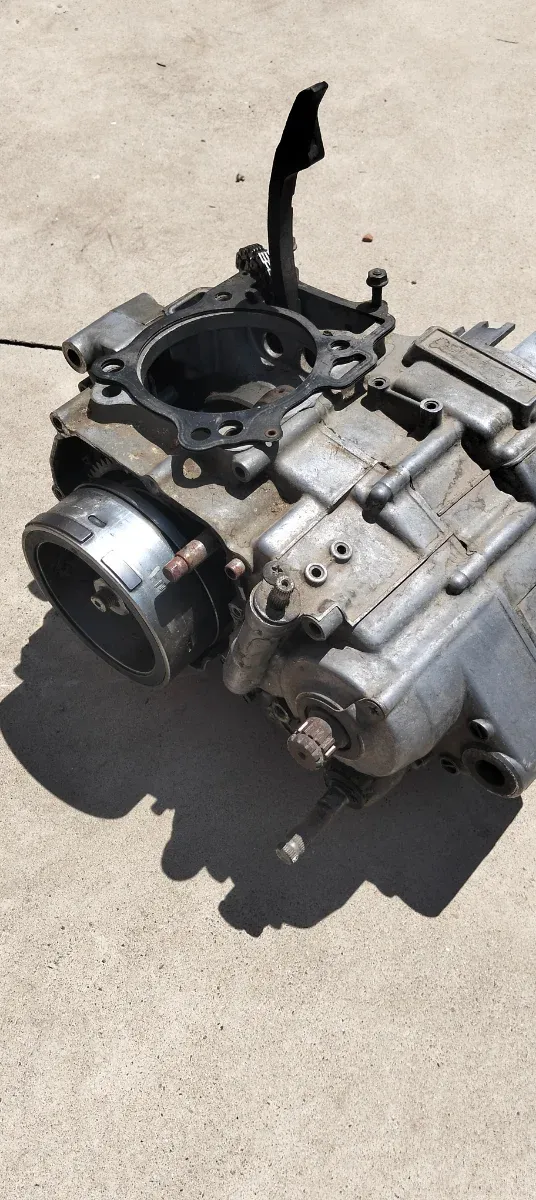 Caja de cambios y carter Suzuki LTZ 400