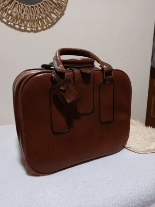 Maleta retro vintage marrón