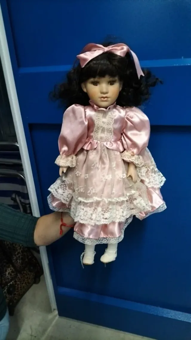 Muñeca antigua con vestido de época