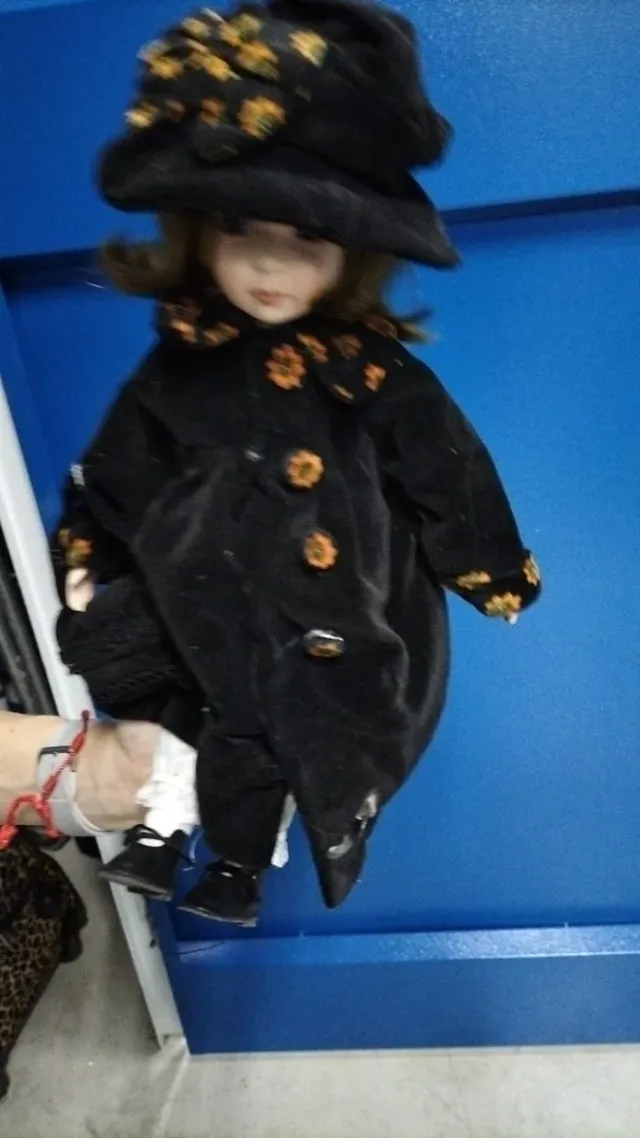 Muñeca antigua con vestido de época