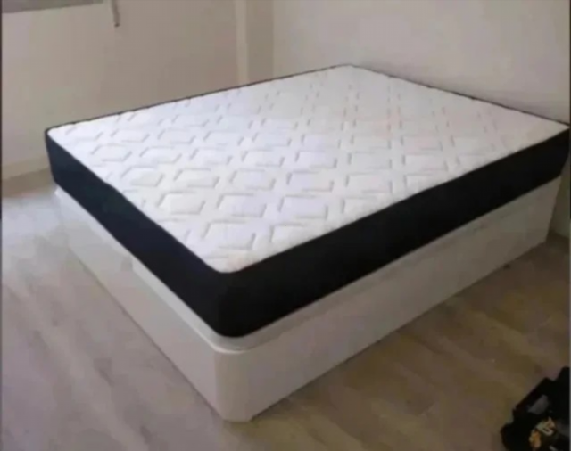 Canapés e colchões novos com o melhor preço. Colchões de 25cm e 30cm de espessura, viscoelástico, molas, colchão que se adapta completamente ao corpo. Canapé de madeira com base estofada em tecido 3D respirável, com 33cm de altura e grande capacidade no interior.