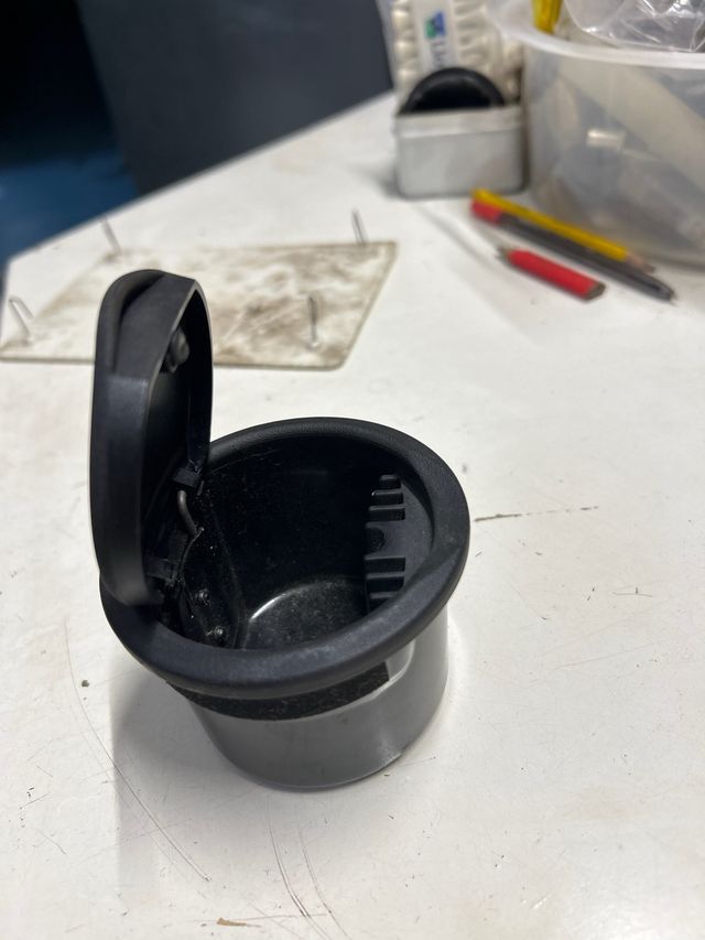 Cenicero Ford Transit / Custom