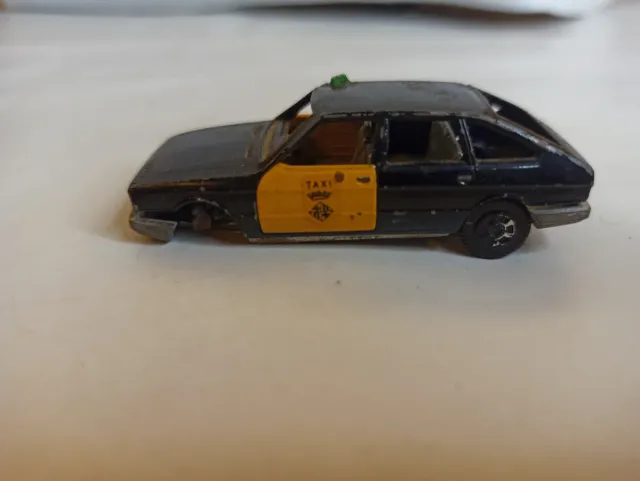 Macchina giocattolo taxi