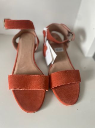 Sandalias tacón piel color caldera