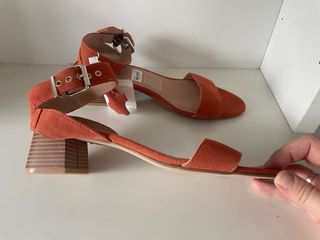 Sandalias tacón piel color caldera