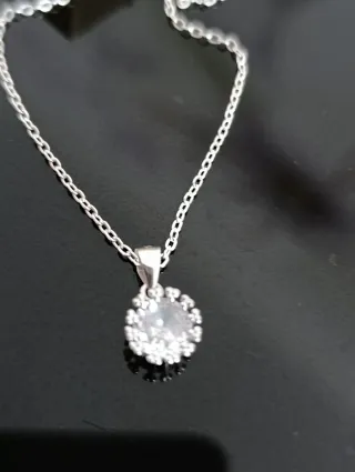 Gargantilla de plata 925 con colgante brillante.