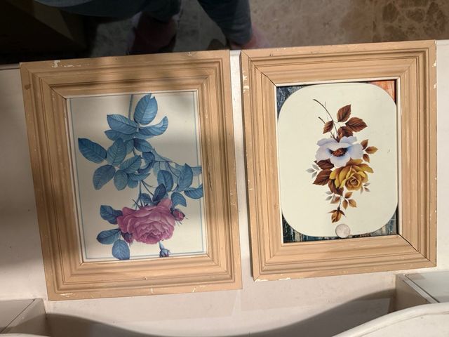 Cornici in legno con fogli floreali