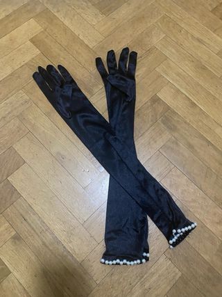 Traje de lentejuelas azul con sombrero y guantes