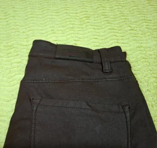 Pantalón efecto piel, marrón