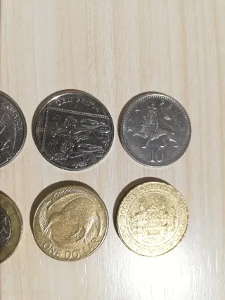 12 MONEDAS EXTRANJERAS