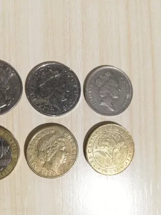 12 MONEDAS EXTRANJERAS