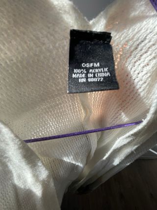 Poncho de punto beige, gris y blanco