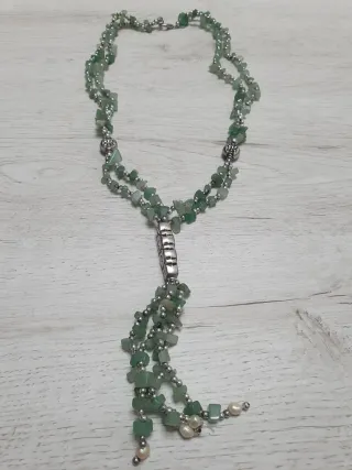 Collares y  pulseras plateados