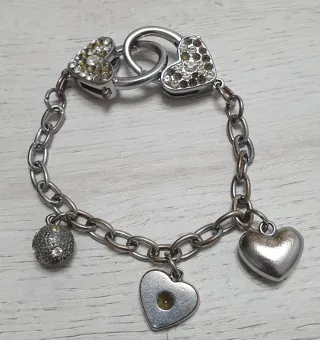 Collares y  pulseras plateados