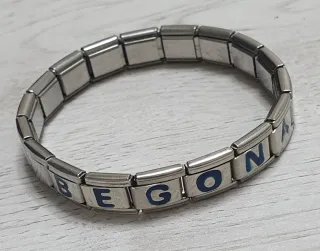 Collares y  pulseras plateados