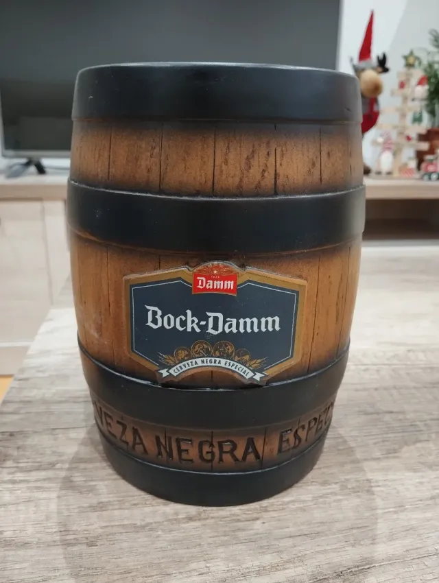 Barril decorativo Bock-Damm con posavasos