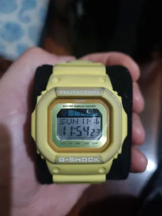 Casio G-Shock con su estuche original