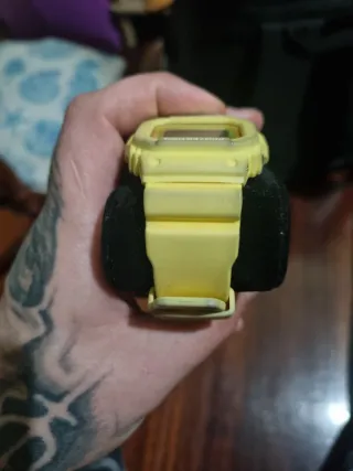 Casio G-Shock con su estuche original