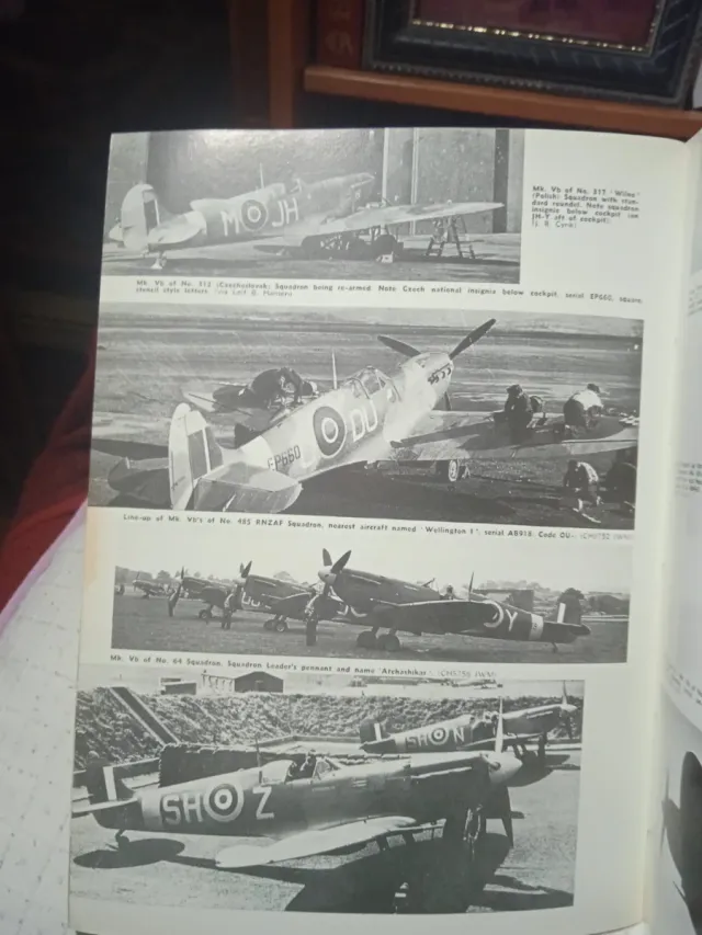 Aircam Aviation Series: Supermarine Spitfire