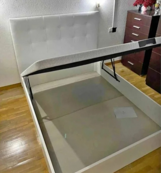 Canapés e colchões novos com o melhor preço. Colchões de 25cm e 30cm de espessura, viscoelástica, molas, colchão que se adapta completamente ao corpo. Canapé de madeira com base estofada em tecido 3D respirável, com 33cm de altura e grande capacidade no interior.