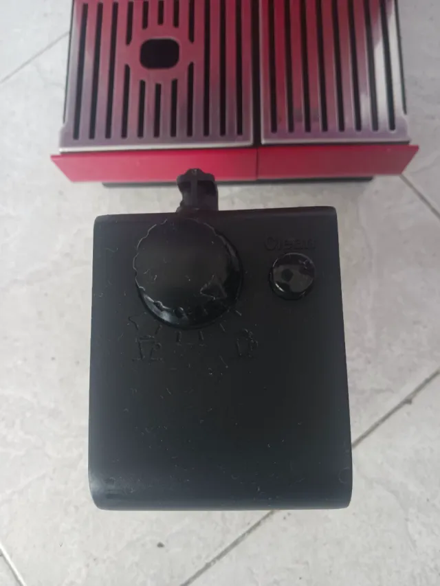 Macchina da caffè Nespresso DeLonghi rossa