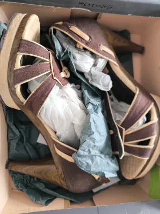 Sandalias Pilar Abril Beige y Marrón