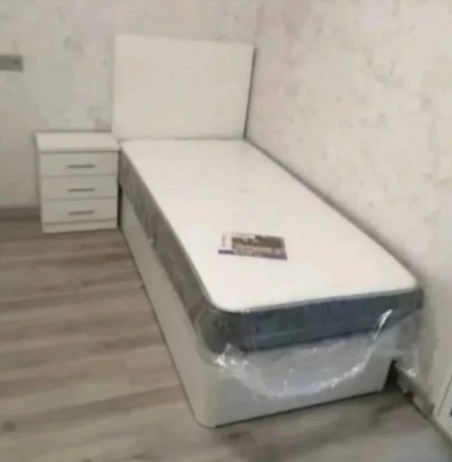 Canapés e colchões novos com o melhor preço. Colchões de 25cm e 30cm de espessura, viscoelásticos, com molas, colchão que se adapta completamente ao corpo. Canapé de madeira com base estofada em tecido 3D respirável, com uma altura de 33cm e grande capacidade no interior.