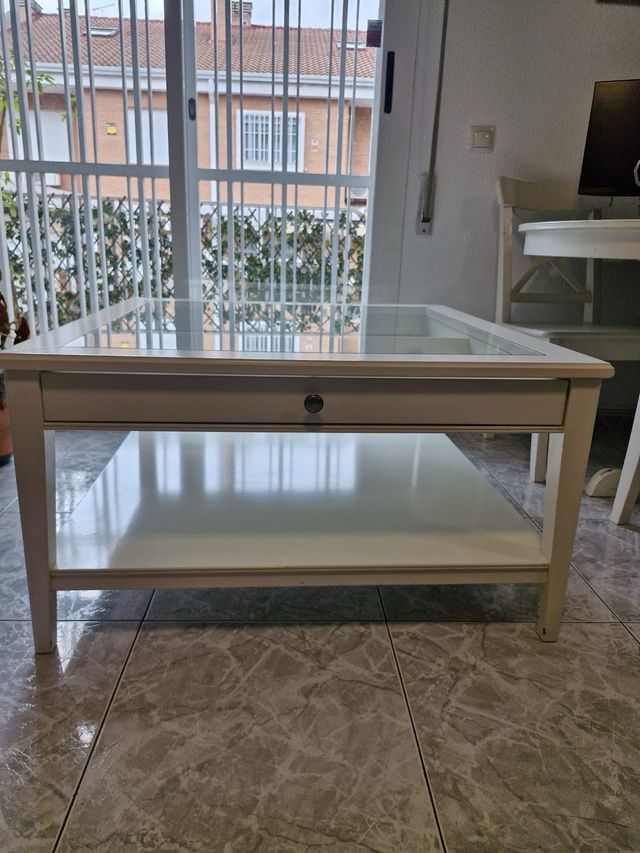 Mesa de centro de cristal y madera