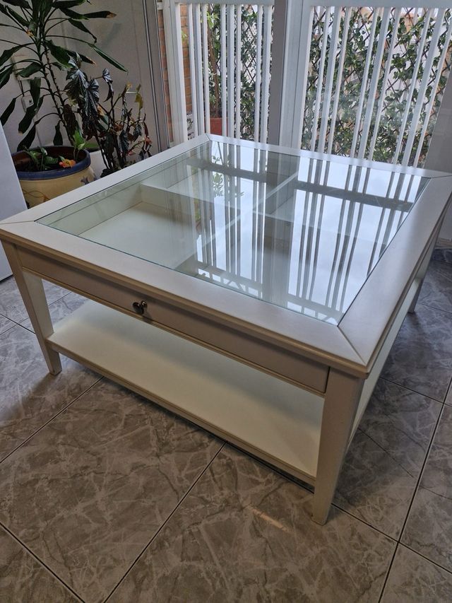 Mesa de centro de cristal y madera