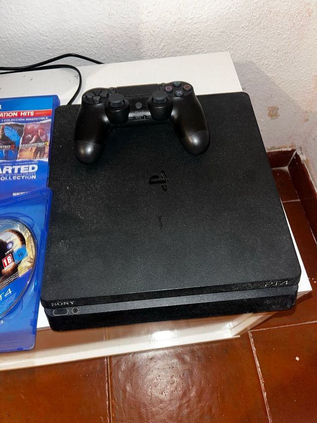 Console PS4 Nera