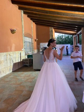 Vestido de Novia Blanco con Detalles