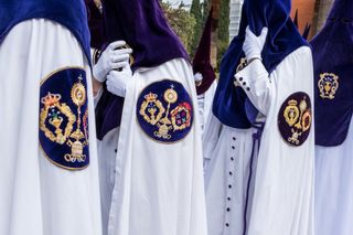 Túnica Nazareno San Benito Morado/Blanco