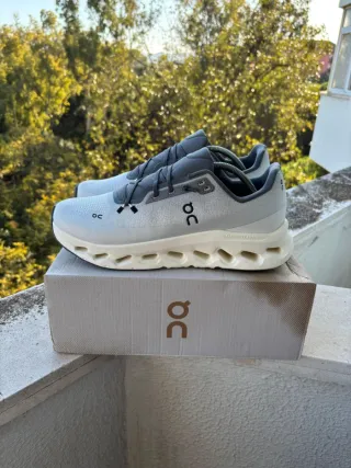 Zapatillas On Running Cloudtilt Gris/Blanco