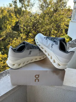 Zapatillas On Running Cloudtilt Gris/Blanco