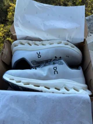 Zapatillas On Running Cloudtilt Gris/Blanco