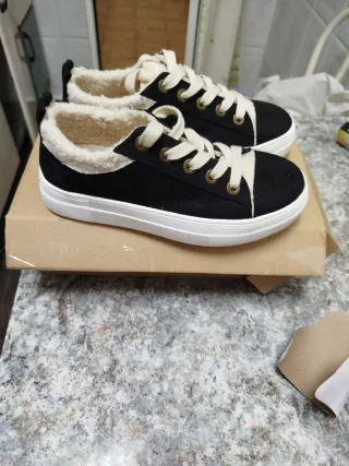 Zapatillas negras casual con cordones