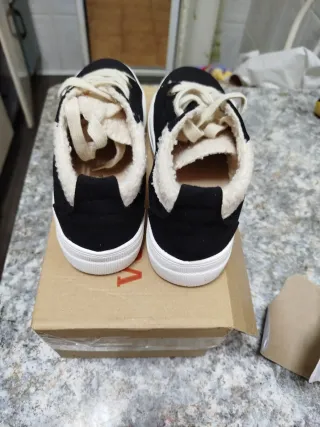 Zapatillas negras casual con cordones