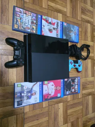 Consola PS4 Slim Negra + 6 Juegos + 3 Mandos