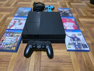 Consola PS4 Slim Negra + 6 Juegos + 3 Mandos