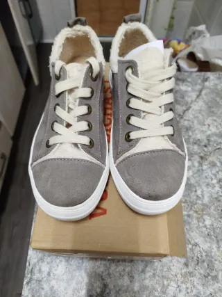 Zapatillas grises casual forradas nuevas