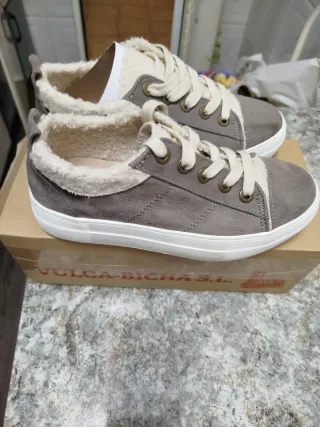 Zapatillas grises casual forradas nuevas