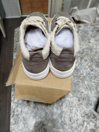 Zapatillas grises casual forradas nuevas