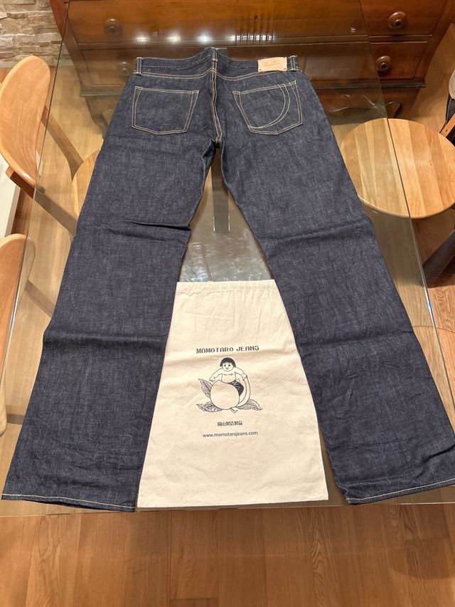 Vaqueros. Momotaro Jeans índigo.