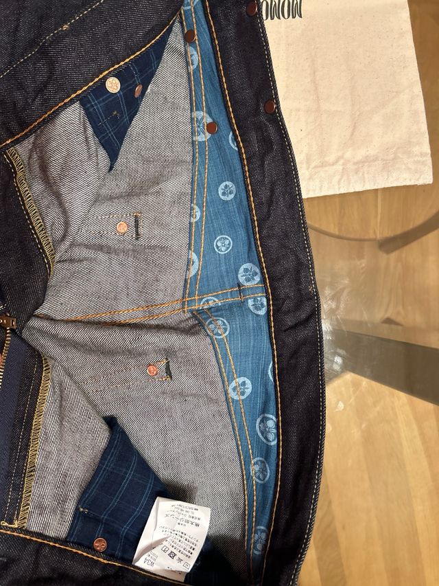 Vaqueros. Momotaro Jeans índigo.