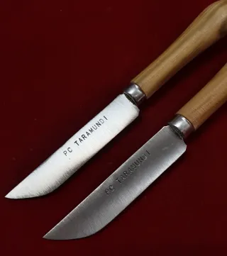 2 coltelli Taramundi da tavolo con punta arrotondata