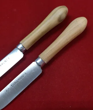 2 coltelli Taramundi da tavolo con punta arrotondata