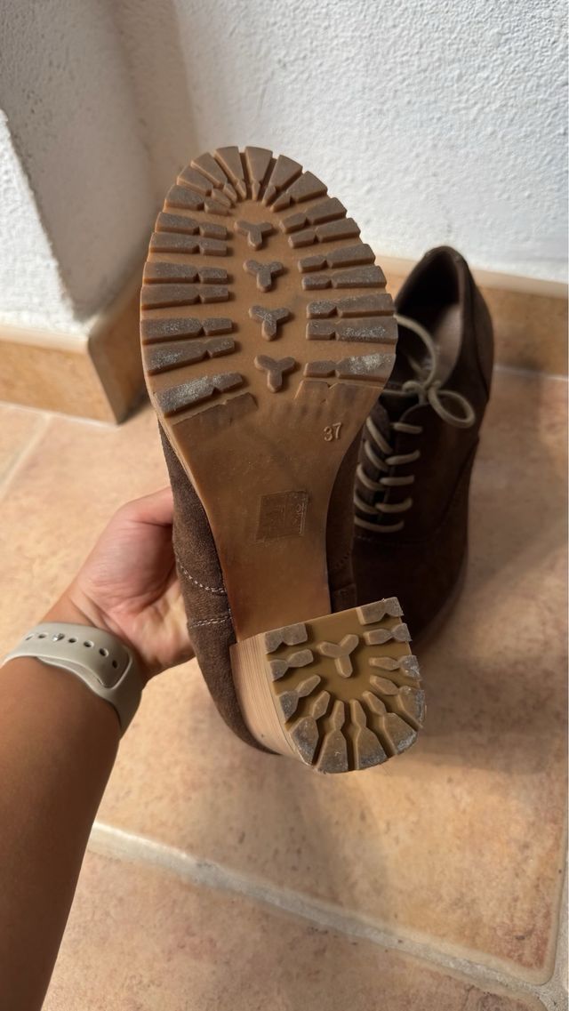 Botines de ante con cordones y tacón - 37