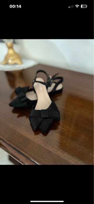 Sandalo raso nero con fiocco